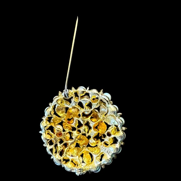 Elegant Vintage LISNER Gold and Pearl Brooch - MINT CONDITION - Picture 3 of 5